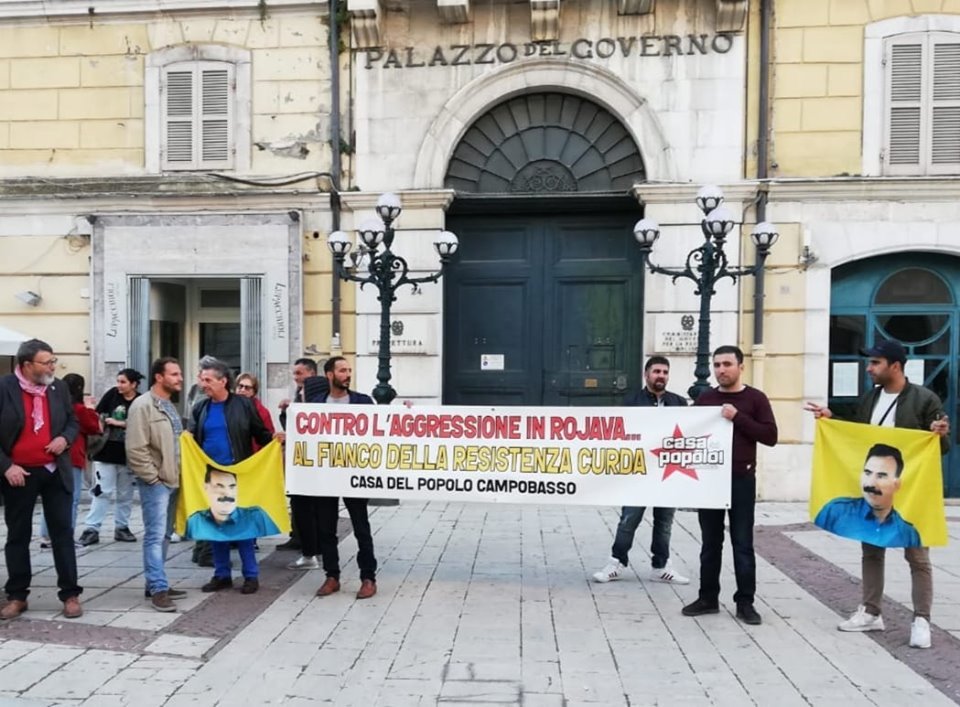 AlexCorroppoli's tweet photo. Presidio in Piazza Prefettura a #Campobasso, #Molise, a favore della resistenza Curda #iostoconicurdi #iostoconikurdi #StopArmiTurchia #ErdoganAssassin #KurdishGenocide https://t.co/1QfrpaQlPC