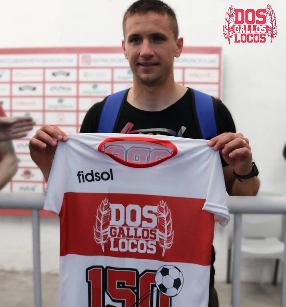 DosGallosLocos's tweet photo. En el #OctavoPrograma de @dos_gallos_locos_ homenajeamos a @cdlillo y a @nicomartinez_13 por sus #150 y #200 partidos respectivamente, con la camiseta del @depmoronoficial
Gracias campeones por transpirarla siempre y dejar la vida por el Gallo en cada partido ❤️🐓 https://t.co/9pO3sylM33