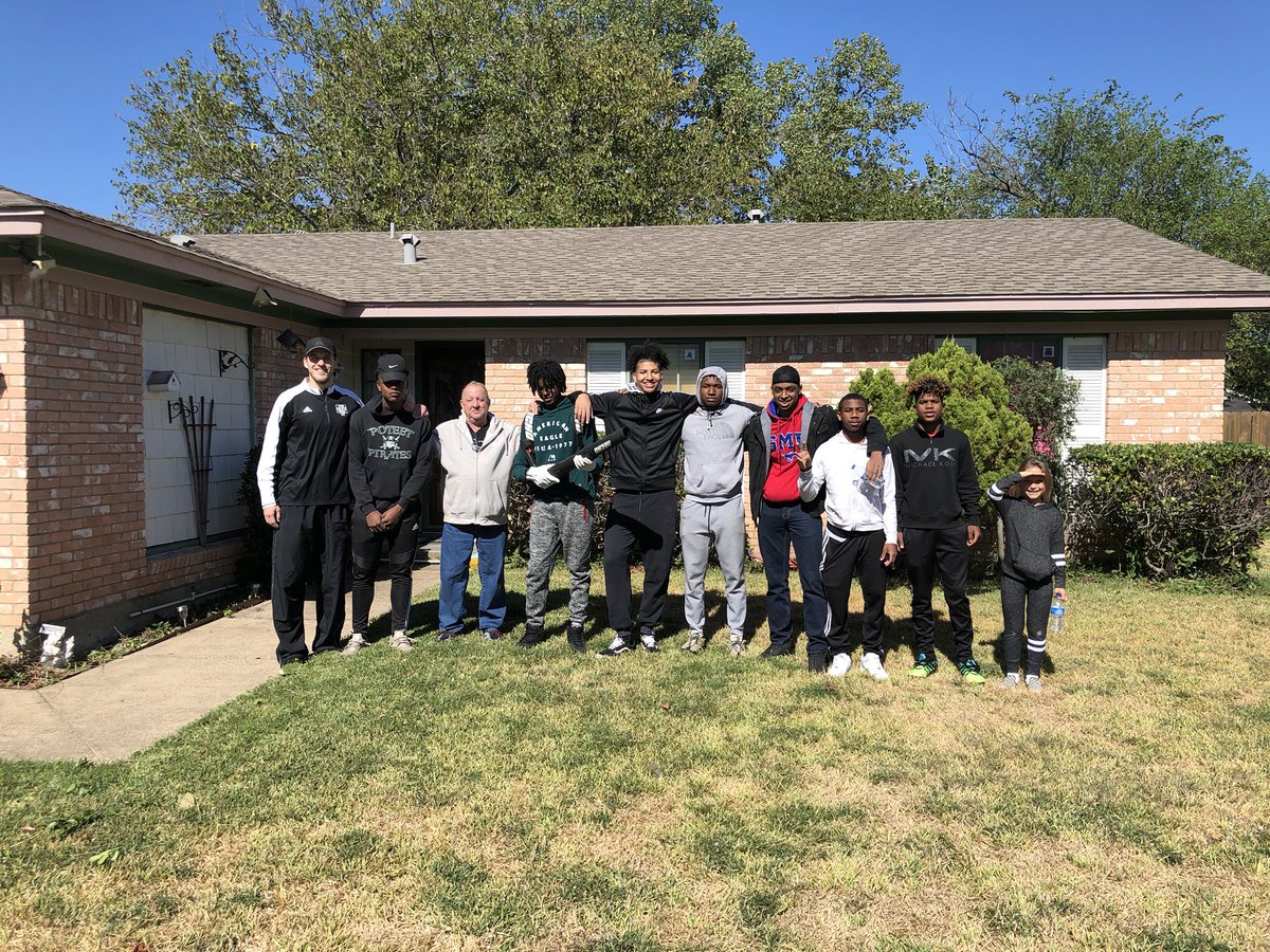 PIRATEPURSUIT's tweet photo. Addressing Mesquite Day was a success. Great work today! RHP Hard! #AMD15 #poteetstrong #poteetcommunity https://t.co/SUCaPFnquq