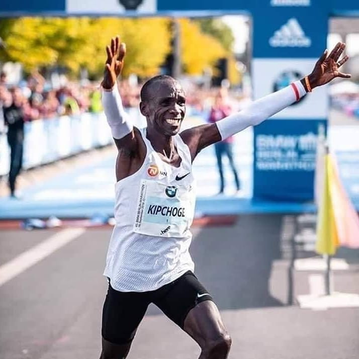 LbncNG's tweet photo. Behold the history making King of the Distance. Congratulations @KipchogeEliud, the first person to complete the Marathon in less than two hours (1:59:40). 
 Congratulations @AthleticsKE 🇰🇪 #proudlyafricans💪🏾 @magicalkenya @ntvkenya #eastafrica @citizentvkenya https://t.co/Fjqxh2fpl2