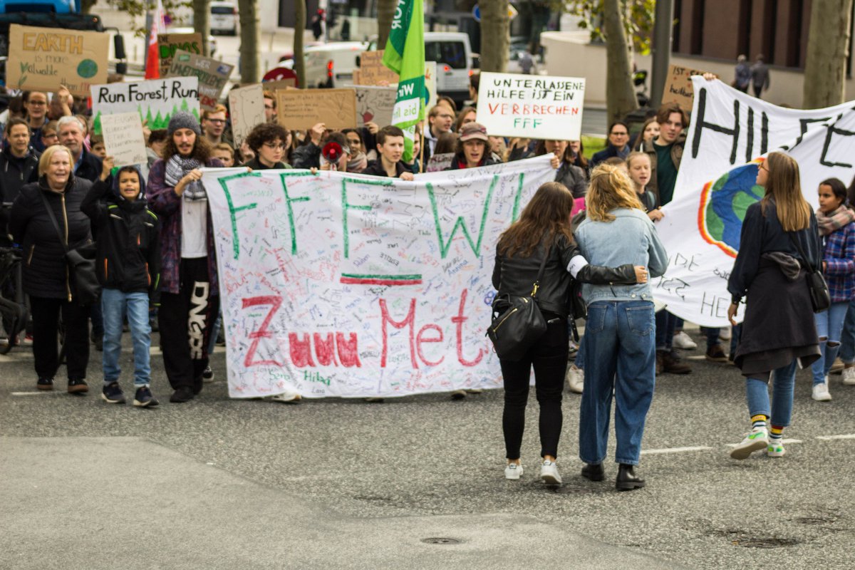 FFFWiesbaden's tweet photo. Hier ein paar Eindrücke von der Demo gestern.
Mit ungefähr 200 Demonstrierenden haben wir ordentlich Stimmung in Wiesbaden gemacht!
#FridaysforFuture #fffwiesbaden https://t.co/NjwP17Zaaq