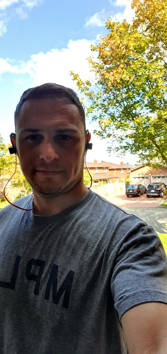 fserjanaj's tweet photo. Make time for your health. Treat your body with exercise. Don't let "not today" take over. We are more important than our problems!! Only first couple of runs are hard. #GoodDayForRun #StayActive #DontLetTroublesTakeOver  #RunYourAssOff ✌💪😄 https://t.co/ZTcACxoTw5