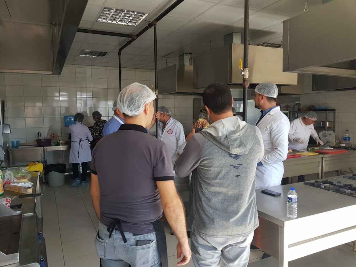 DurukMtal's tweet photo. İstanbul Kantinciler  odası ile Milli Eğitim Bakanlığı tarafından imzalanan protokol kapsamında  Yiyecek İçecek alanımızda; Kantinci esnafına mutfak becerilerini geliştirmek ve yeni urunler üretmek konulu eğitim verildi. @serkangur_ist @erdal_bahcivan @ilkerhocaturkce https://t.co/z0wSZQK8xx