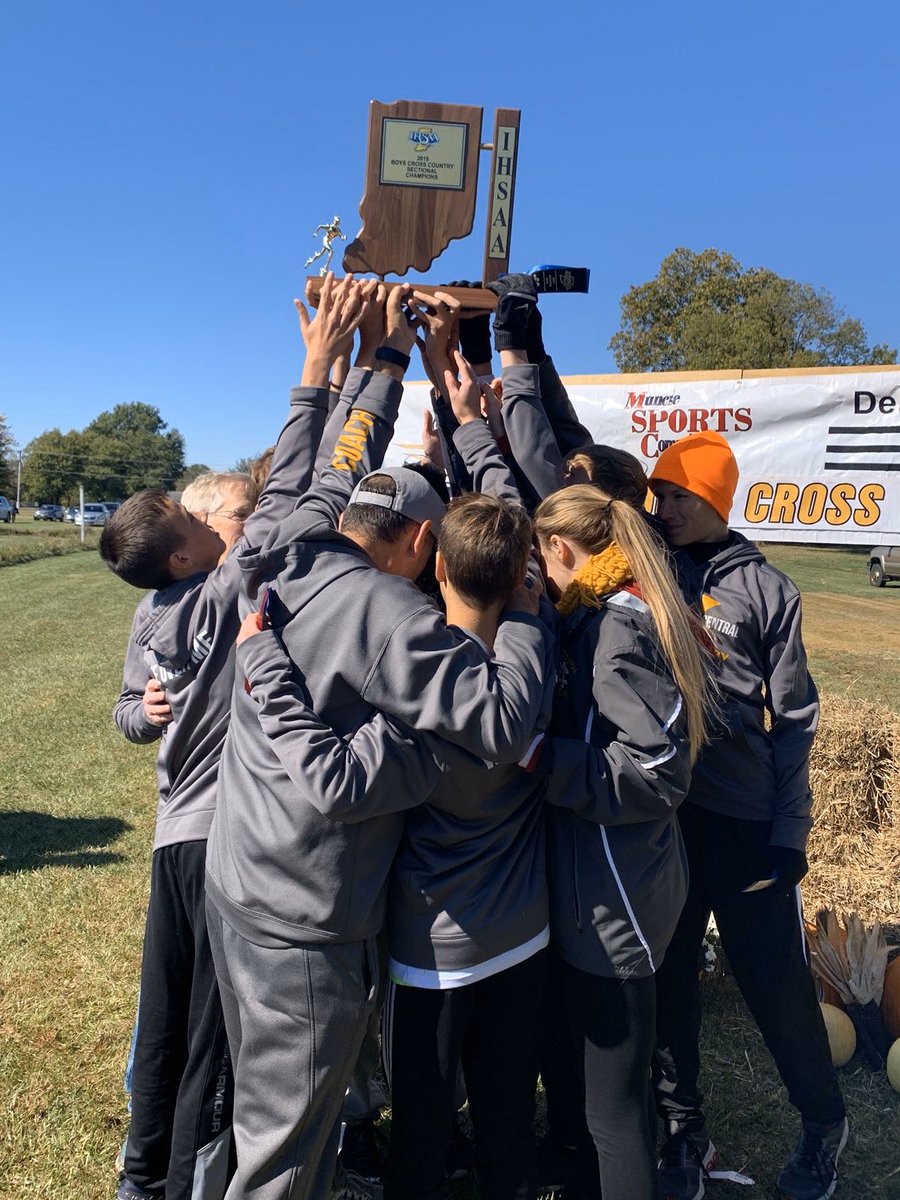 MonroeCentralXC's tweet photo. BOYS WIN SECTIONALS!!! They move on to Regionals, along with Gabby Beckham and Faith Hanson moving on as individuals!! We are so proud of ALL of our bears🐻👟💛🏆 https://t.co/BRM3WzGw6X