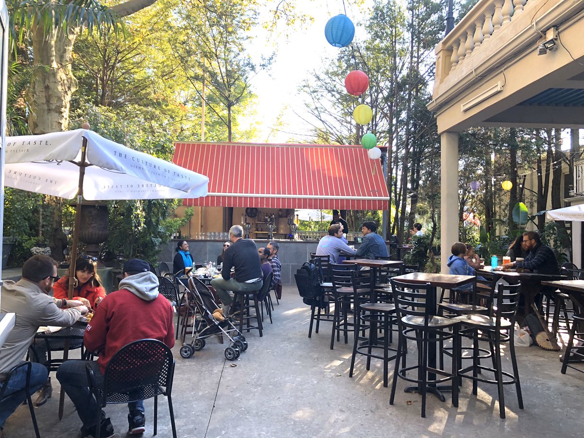 bkbiergarten's tweet photo. On a sunny day like today, stop by and enjoy a nice beer and uber pretzel. We’ll be saving a seat for you. ☀️🍺🥨

#beergarden #brooklyn #beer #SaturdayThoughts https://t.co/gGq4vbZF6Z