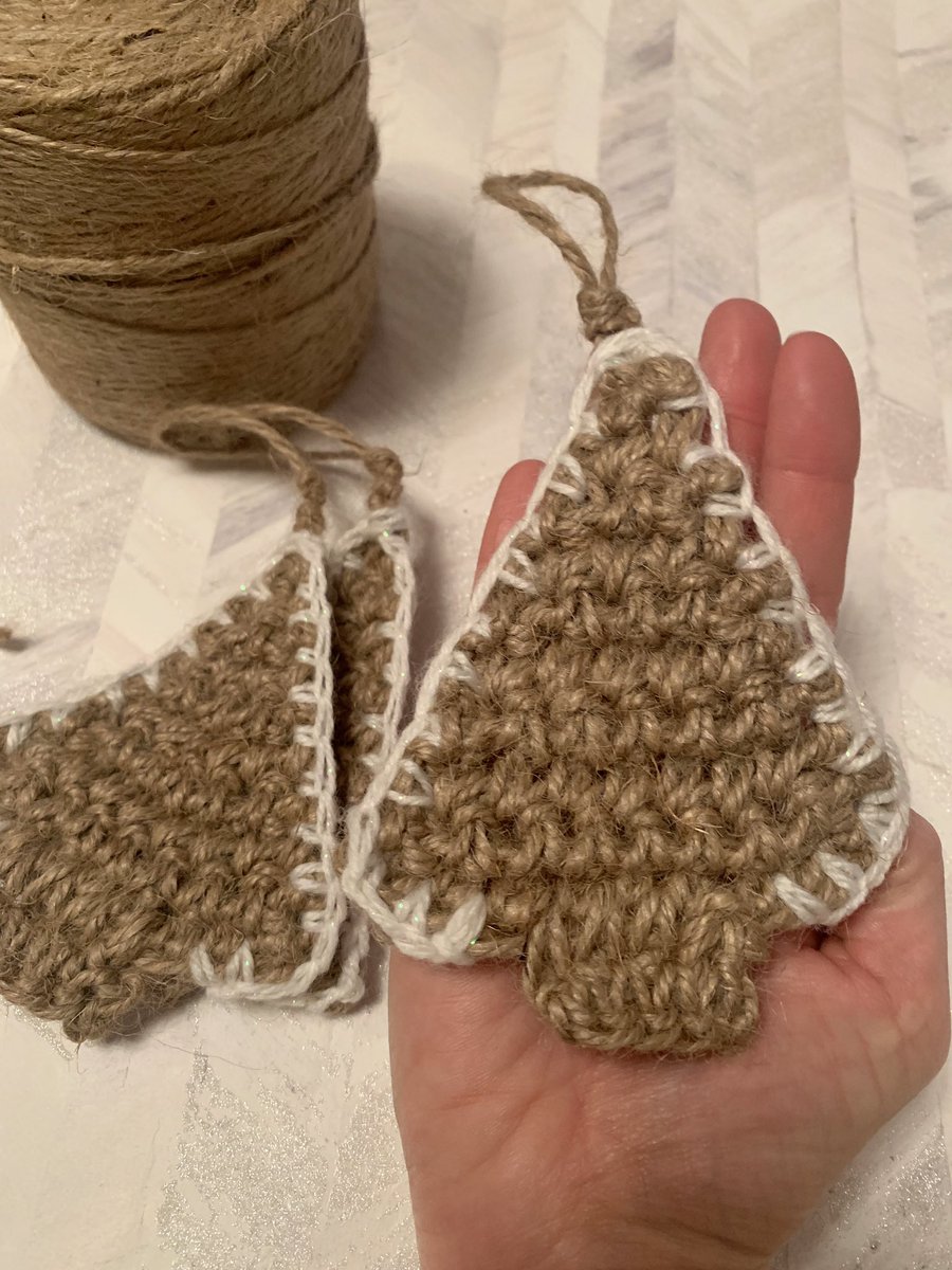 My new rustic Xmas decorations 🎄Also make stylish gift tags! 

emylea.arcadier.io/User/Item/Deta…

#rusticchristmas #rustichome #HandmadeInUK #handmadebyme #crochet #Christmas #artisan #Xmas #decoration #HomeSweetHome #homedecorideas #homedecor #kitchendecor #countrykitchen #gardeninggift