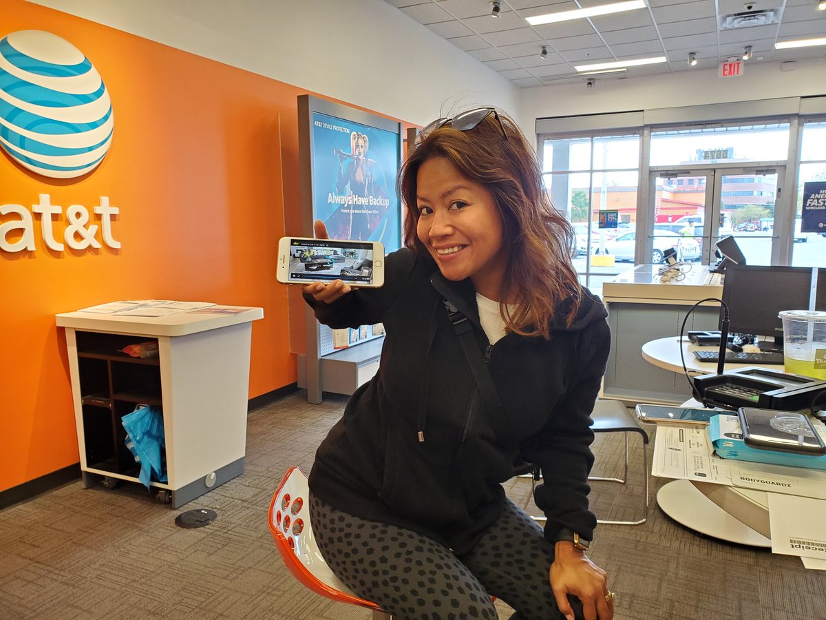 My girl Isabel got DTV Premium today, sadly she left before we could take the wow. But look at that happy customer!! <a href="/relayrichard/">Richard Totten</a> @DaijuanDavisSr <a href="/Ciara_Wills/">cwills</a>