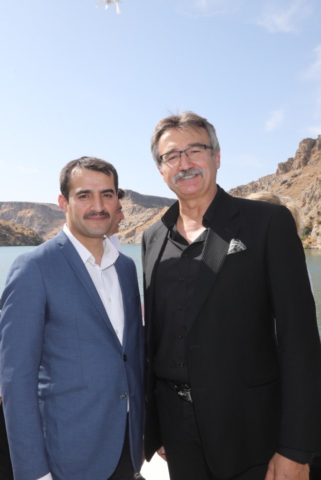 Yıllar geçer fiziksel olarak değişim olabilir ama Gönlünüzün, Yüreğinizin Sevgi ve samimiyetinizin değişmemesi sizin elinizde.
İlk 2004 (Yerel seçim çalışmaları) yılında tanıdığım Sayın Bakanımız Kürşat TÜZMEN 
#RumkaleSuSporları