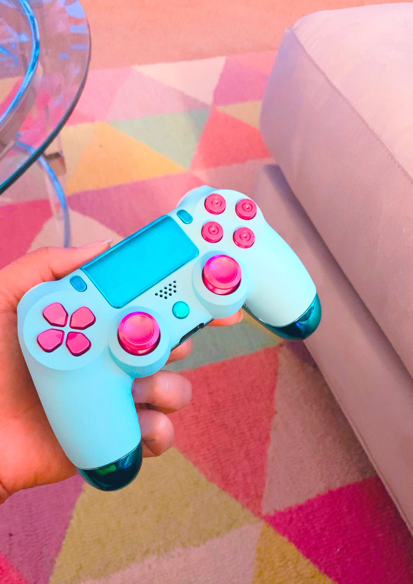 TanaTheFleur tweet picture
