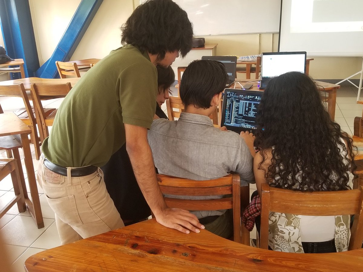 IamRobertoDev's tweet image. New MSPs helping others 😀👨‍💻 #MSFTStudentPartner #LocalHackDay @MLHacks