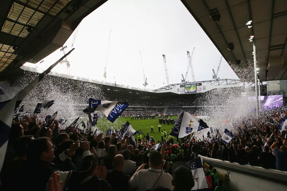 18 Spurs 2-1 Manchester United The White Hart Lane Final. We have gone the entire season unbeaten, don't ruin it Spurs. We are superb & win 2-1. Big  @VictorWanyama &  @HKane gets the goals whilst  @WayneRooney scores for United. We end the season at home 17 wins & 2 draws.