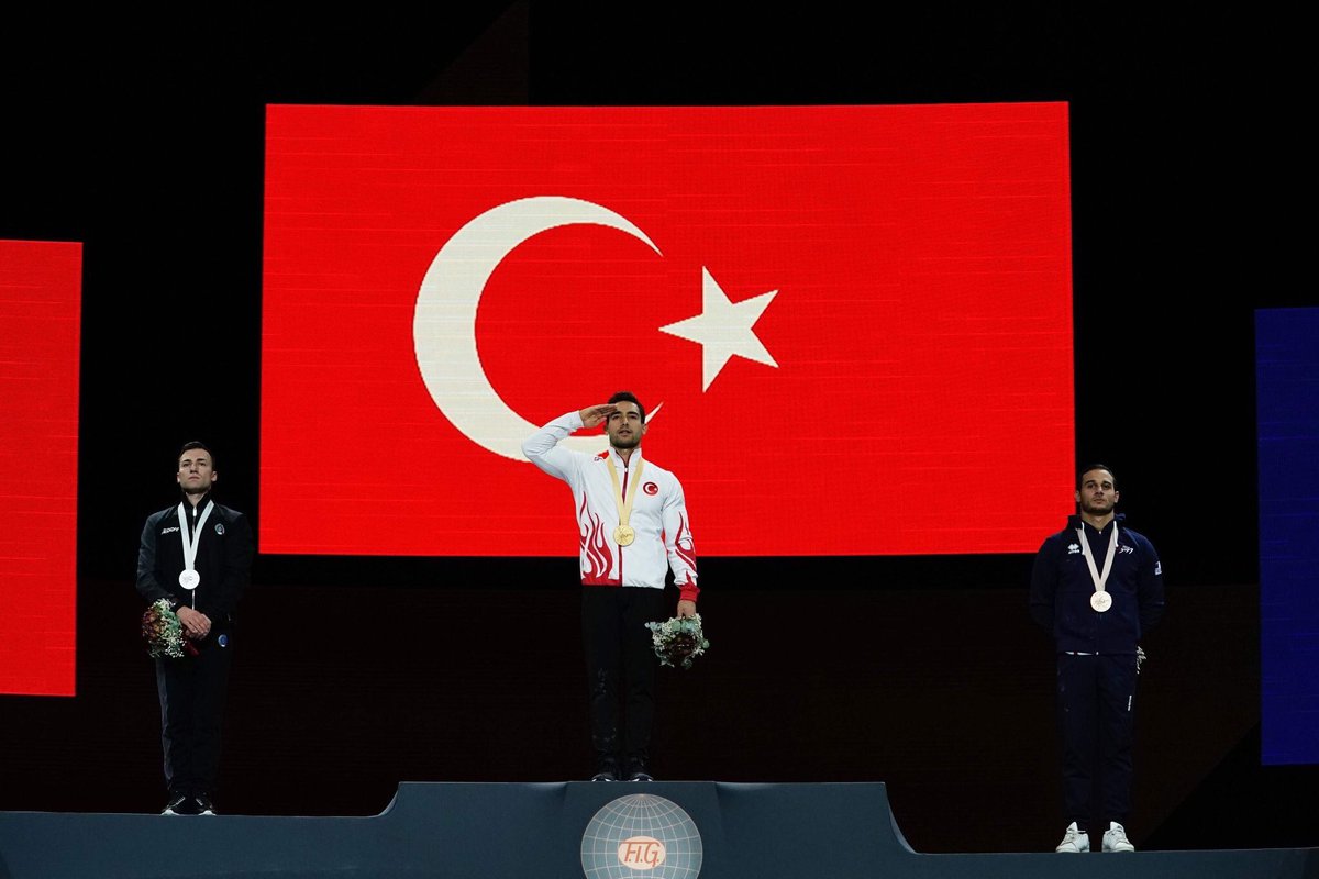 Artistik Cimnastik #DünyaŞampiyonası’nda altın madalya alarak bayrağımızı zirveye taşıyan ve Türk cimnastiğinde bir ilki başararak #Tokyo2020 için kota hakkı kazanan İbrahim Çolak’ı tebrik ederiz! 

🇹🇷🇹🇷🇹🇷

#AKPartiMeram
#BizTürkiyeyiz