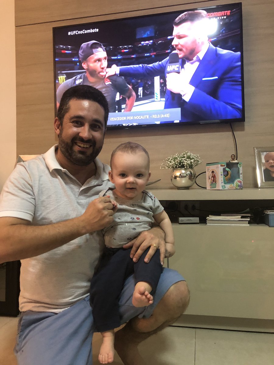 Nando_330's tweet photo. #UFCnoCombate vamos Kron Gracie... um mata Leao 😴, ou um armlock... feliz dia das crianças pra todas crianças do 🇧🇷... FERNANDO e Lucas... https://t.co/wPAL8drvnZ