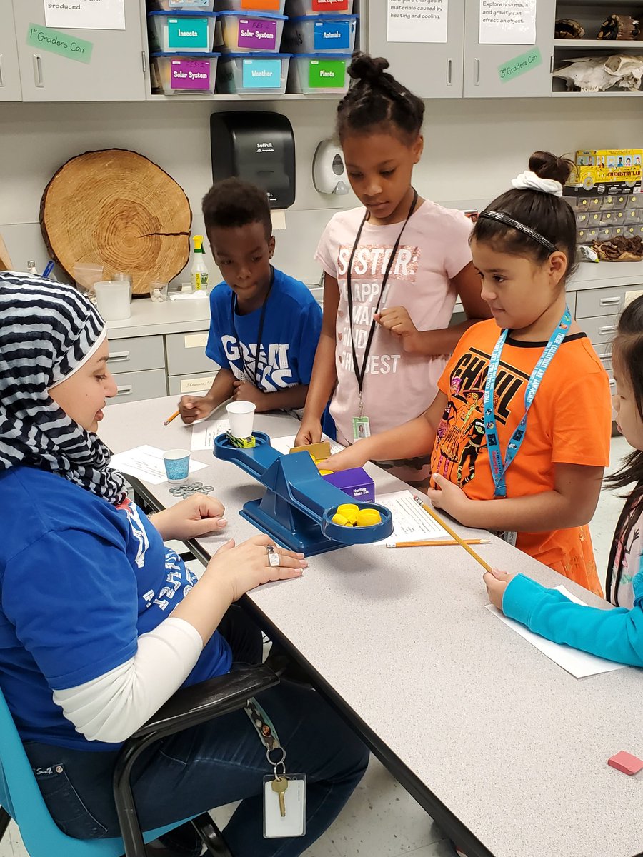 HassanSciLab's tweet photo. This week 5th grade students explored the differences between parallel and series circuits, while 3rd graders experimented with force and motion. #fessoaring #franzkidsdeserveit #katyscience @KDMSylvan @franz_firebirds https://t.co/WGtXbiqkI4