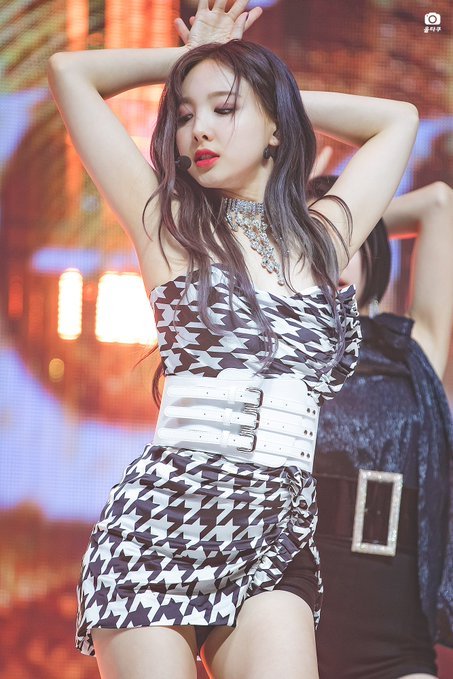 NAYEON tweet media