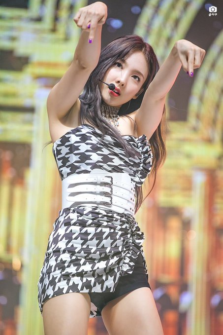 NAYEON tweet media