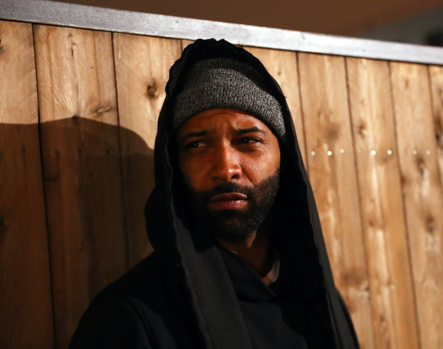 Complex's tweet photo. Joe Budden says Logic is "one of the worst rappers to ever grace a microphone."

"I have to be honest, you are horrible."
https://t.co/yyHlaF4iKM https://t.co/6tZ3DLTt1D