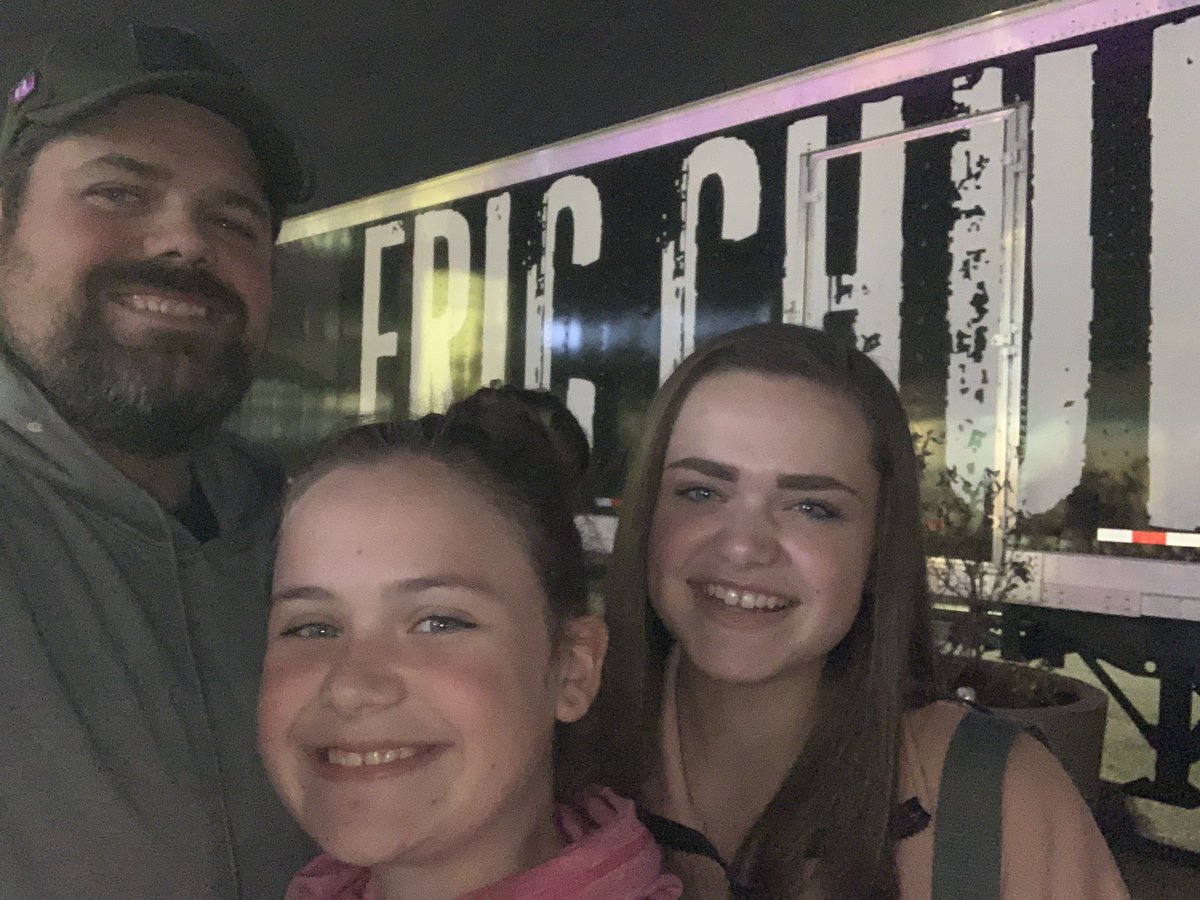 cjdicesari2's tweet photo. Ready for the show! Night 2 in #Philly #DoubleDown @ericchurch https://t.co/jtyvazD5zQ