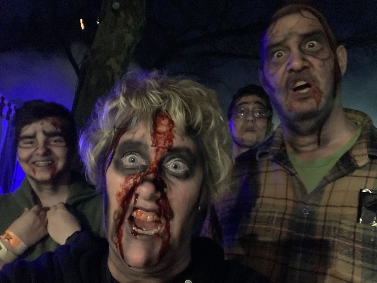 thdShannon's tweet image. The family that scares together...stays together. #TimeToGoToWork #PrisonOfTheDead #GonnaGetcha #Boo