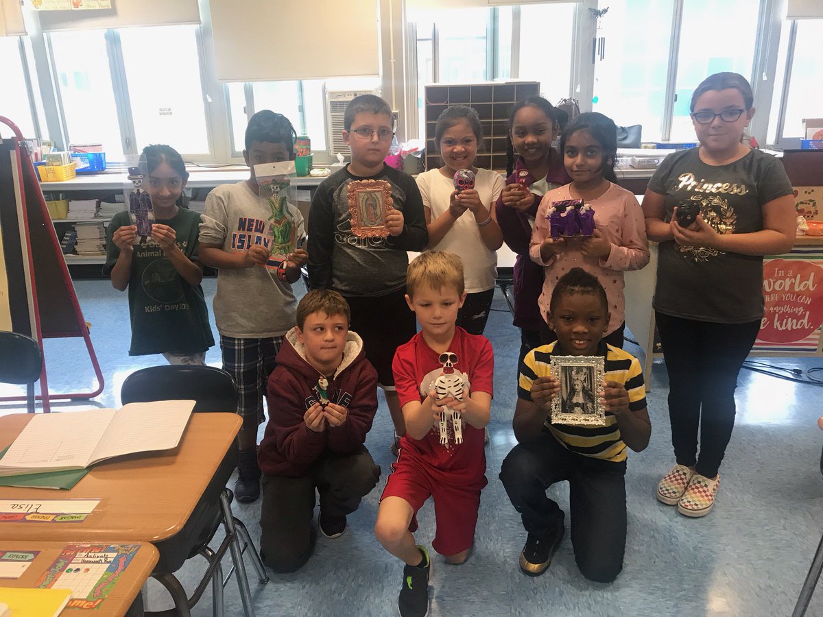 OfficialHHHCSD's tweet image. Otsego's 3rd graders enjoyed recent "trips" to Oaxaca, Mexico by exploring the artifacts in the @Red_Trunk. The Respect Every Difference Trunk helped engage students in a culture study &amp;amp; encouraged them to reflect on their own cultural differences &amp;amp; similarities. #HHHCSD