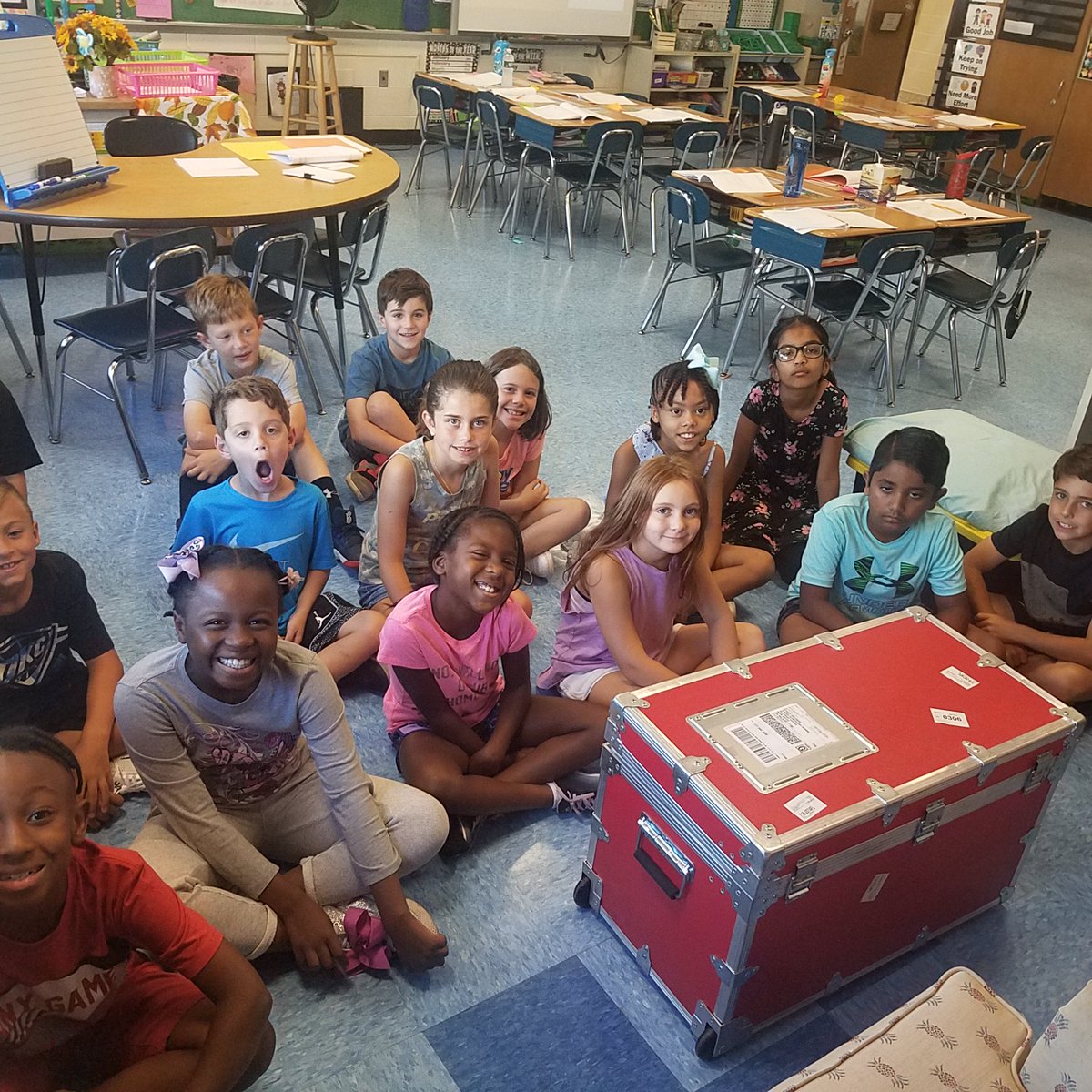 OfficialHHHCSD's tweet image. Otsego's 3rd graders enjoyed recent "trips" to Oaxaca, Mexico by exploring the artifacts in the @Red_Trunk. The Respect Every Difference Trunk helped engage students in a culture study &amp;amp; encouraged them to reflect on their own cultural differences &amp;amp; similarities. #HHHCSD