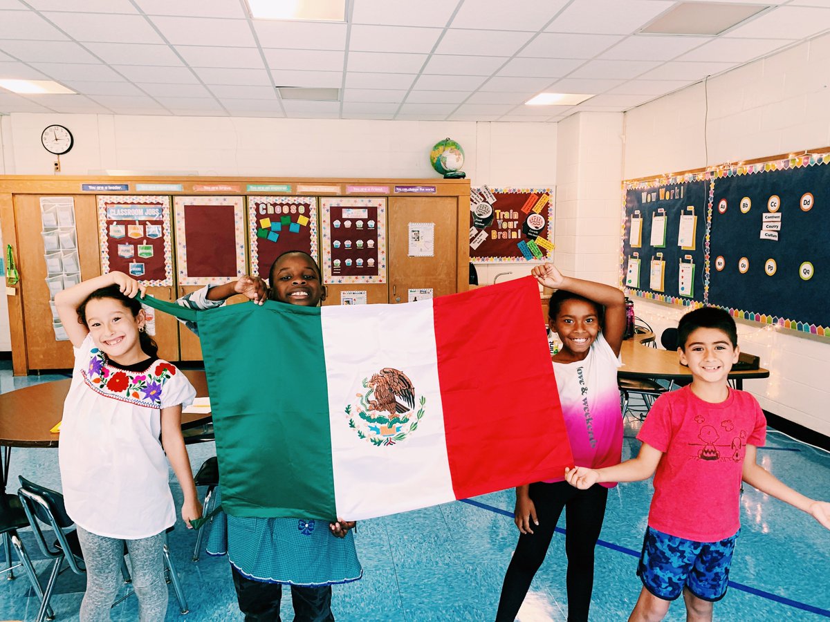 OfficialHHHCSD's tweet image. Otsego's 3rd graders enjoyed recent "trips" to Oaxaca, Mexico by exploring the artifacts in the @Red_Trunk. The Respect Every Difference Trunk helped engage students in a culture study &amp;amp; encouraged them to reflect on their own cultural differences &amp;amp; similarities. #HHHCSD