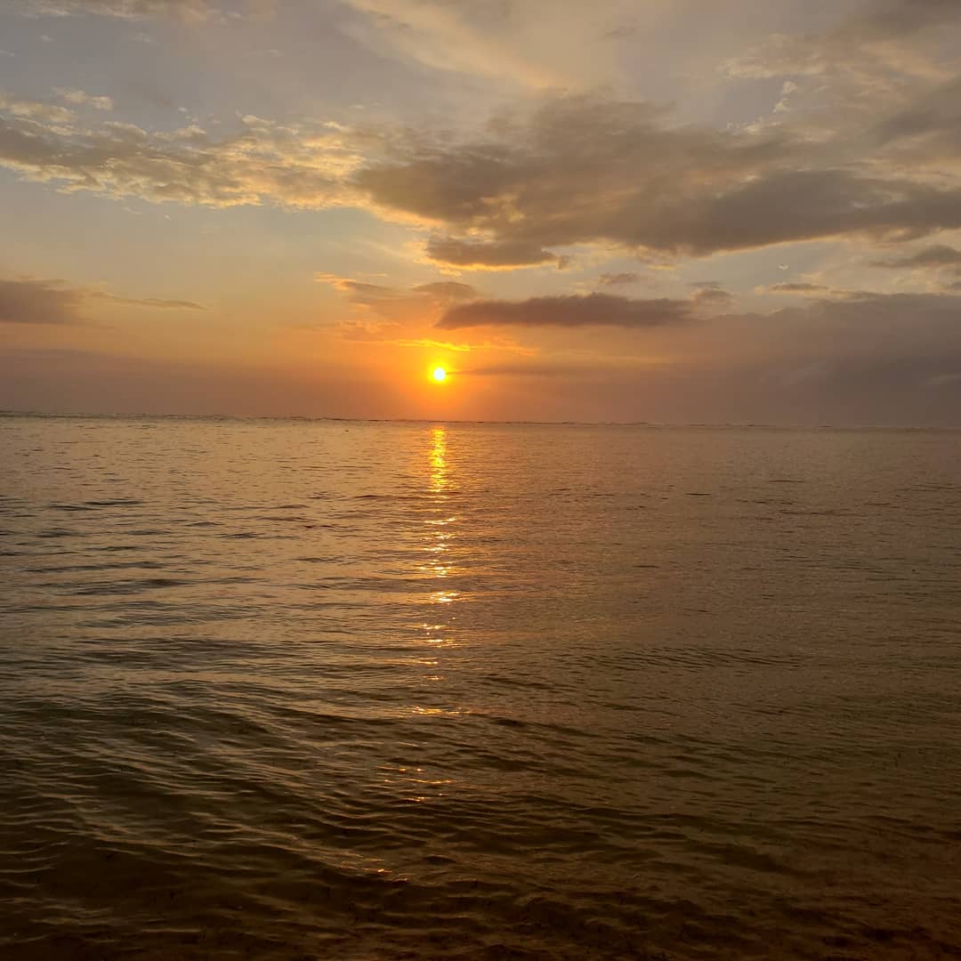 Sunrise in Siargao, Philippines. Let's see about the island life...a lot of palms trees, bikes, dogs, surfers, millennials...#warrengtravels  #itsmorefuninthephilippines #siargao #siargaoisland #cloud9