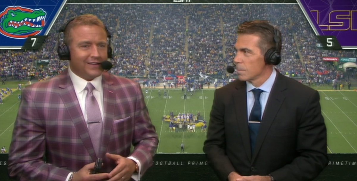 YahooSportsCFB's tweet photo. May we all one day be blessed with the confidence Kirk Herbstreit has to rock this suit jacket. https://t.co/2w347goavO