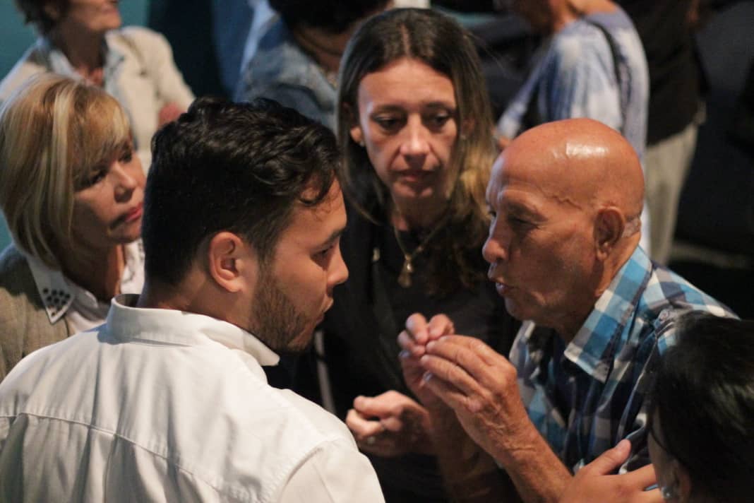 edgarlayaj's tweet photo. Alcaldía, Concejo Municipal y vecinos de Los Salias aprueban en Asamblea organizarse en Comisiones Vecinales para la Defensa de la Propiedad Privada.
¡Todos vamos a defender lo de todos!
#ConMiCasaNoTeMetas https://t.co/pYmKuDSSvP