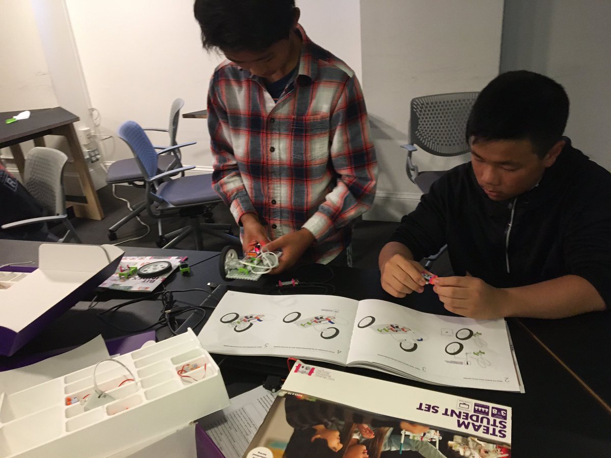 SebastianTtsf's tweet photo. Littlebits inventors @teentechsf Civic Hackathon 2019 @MakeSchool #teentechsf #electronics #hackathon https://t.co/JgfDyPknvw