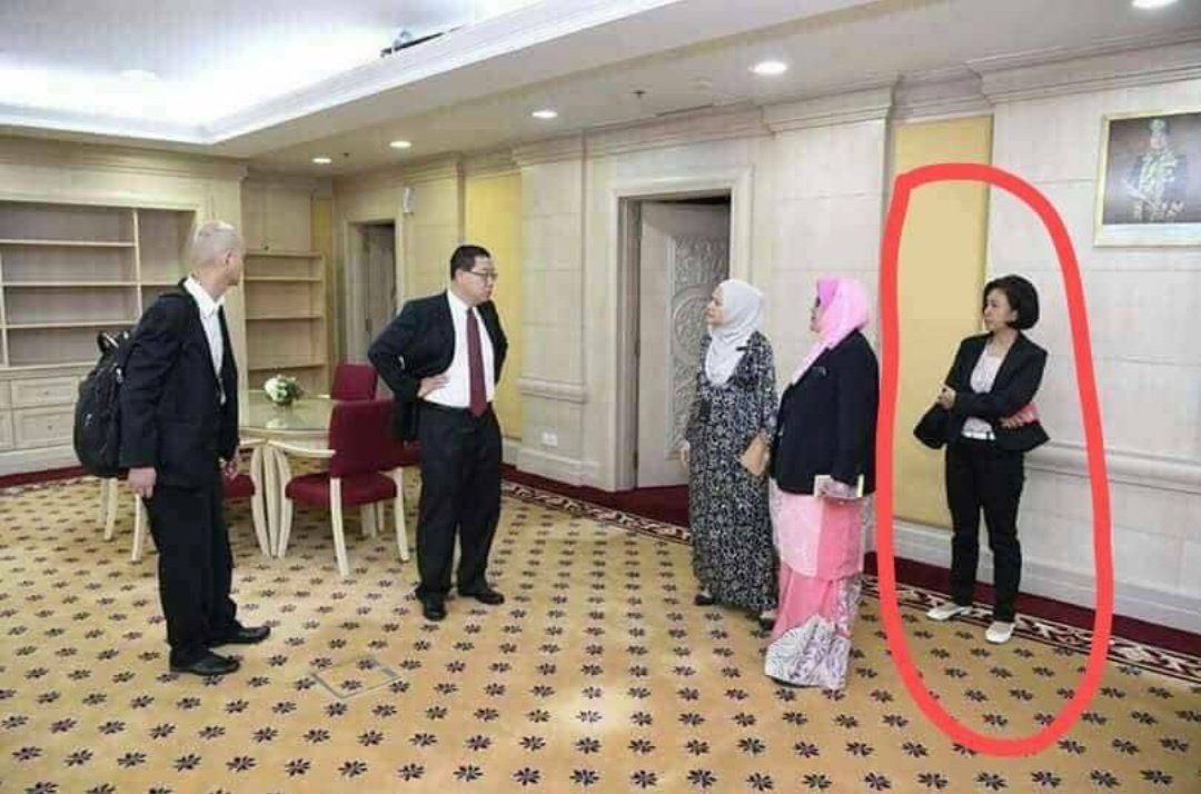 morasaki12's tweet photo. Apa fungsi bini Guan Eng "menyibuk" dalam @MOFmalaysia !?
@dapmalaysia @roketkini kena #QueenControl ke !? https://t.co/f9xuoZAao1