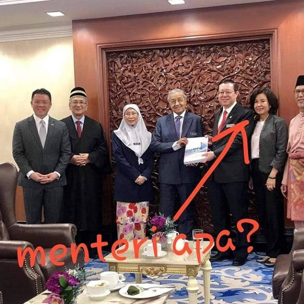 morasaki12's tweet photo. Apa fungsi bini Guan Eng "menyibuk" dalam @MOFmalaysia !?
@dapmalaysia @roketkini kena #QueenControl ke !? https://t.co/f9xuoZAao1
