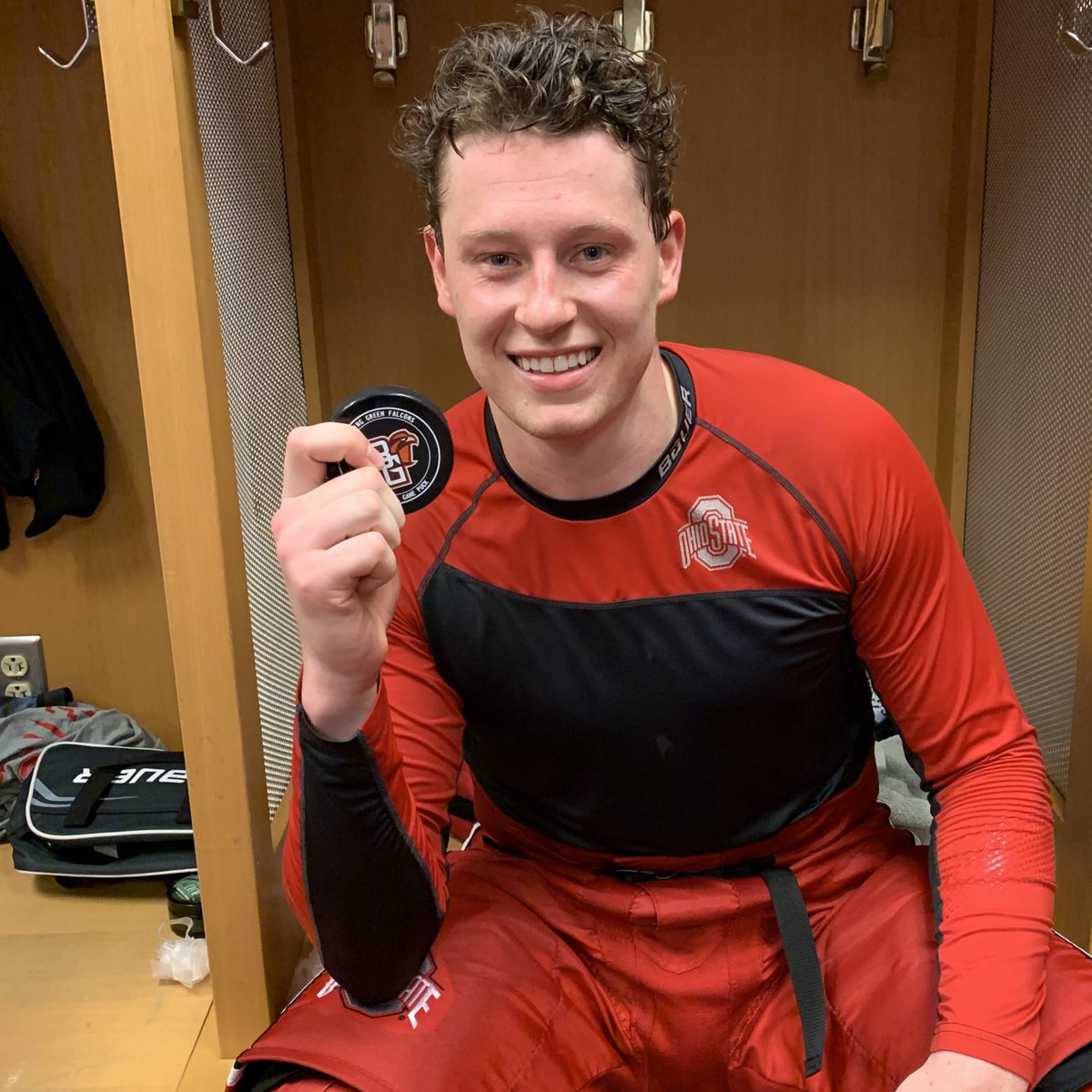 OhioStateMHKY's tweet photo. After the 3-1 win over RIT in the Ice Breaker Tournament final ... 

⚫️ Game puck to Ronnie Hein
🎩 Hard hat to Michael Gildon

#GoBucks https://t.co/tPWLewuj69