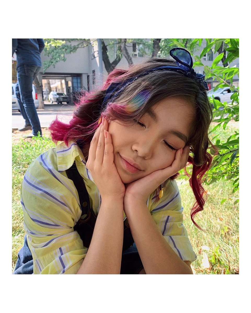 C.C.TAY has a group on TELEGRAM, she shares her thoughts since pre-debut. If you want to come in, please send a message to me 