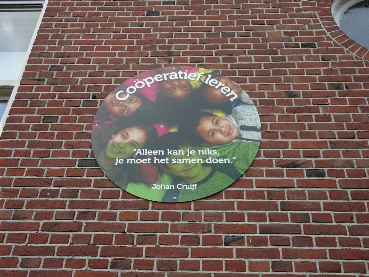 Johan Cruyff hangt aan de gevel van @bscosmicus070