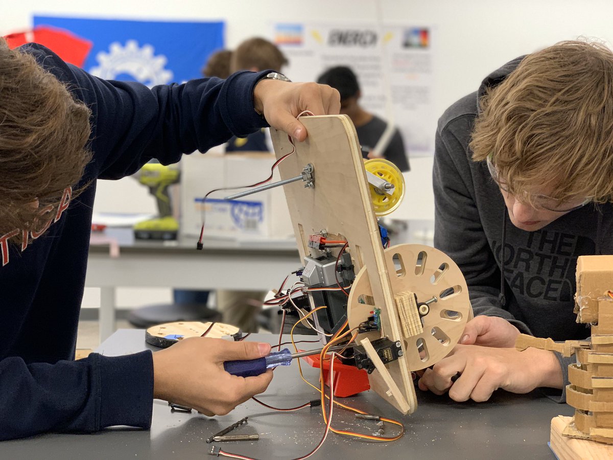 BESTteam58's tweet photo. Making progress as our deadlines get closer✅ #robotics #best2019 #cocobest https://t.co/4ACfYahWQK
