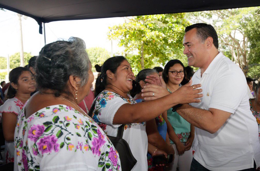 RenanBarrera's tweet photo. Apoyamos a las mujeres de nuestras zonas rurales porque creemos en ellas. Entregamos Actas Constitutivas a cooperativas, para que las mujeres productoras construyan, con su esfuerzo y su conocimiento, un futuro mejor. ¡Felicidades! https://t.co/a46e9DC7QY