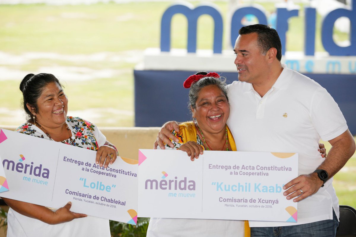 RenanBarrera's tweet photo. Apoyamos a las mujeres de nuestras zonas rurales porque creemos en ellas. Entregamos Actas Constitutivas a cooperativas, para que las mujeres productoras construyan, con su esfuerzo y su conocimiento, un futuro mejor. ¡Felicidades! https://t.co/a46e9DC7QY
