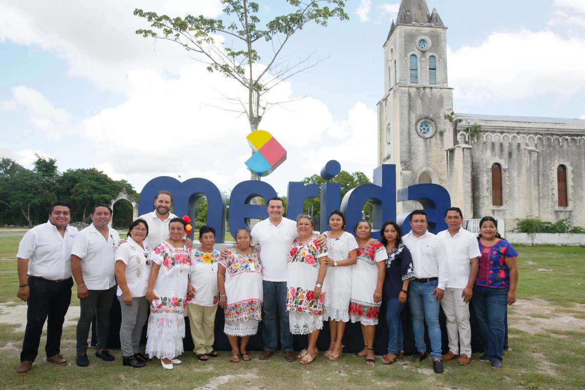 RenanBarrera's tweet photo. Apoyamos a las mujeres de nuestras zonas rurales porque creemos en ellas. Entregamos Actas Constitutivas a cooperativas, para que las mujeres productoras construyan, con su esfuerzo y su conocimiento, un futuro mejor. ¡Felicidades! https://t.co/a46e9DC7QY