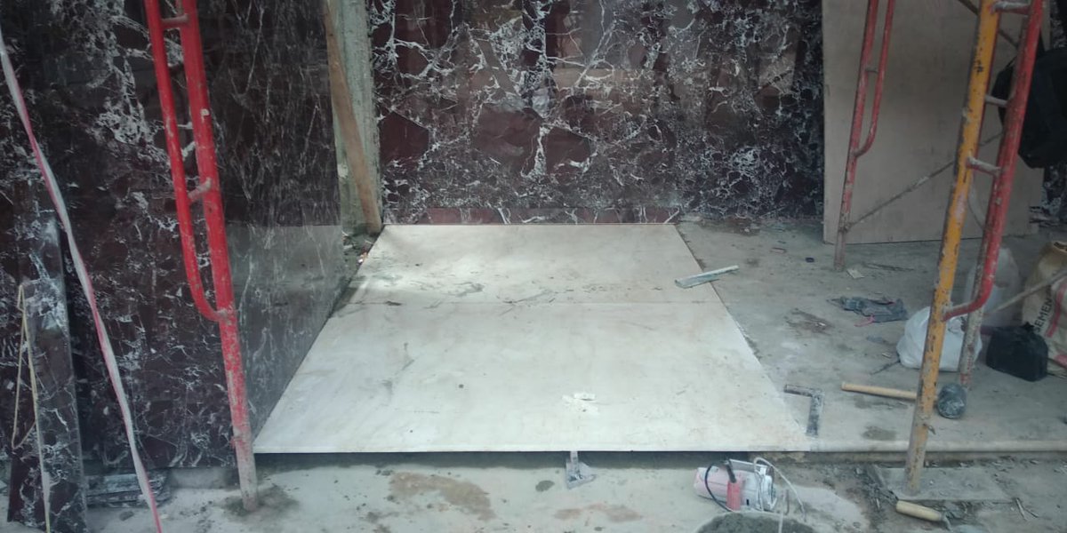 Batualamnusant4's tweet photo. Proses pemasangan lantai dengan marmer UJUNG PANDANG UKURAN SLAB.

KING STONE 
BATU ALAM_MARMER_GRANIT
081281113574/wa/TLP
https://t.co/5ruaqiiLu0

#batualam_nusantara
#kingstonebatualam
#amisaputra
#putritamaya_stone https://t.co/BixSCHkIvo
