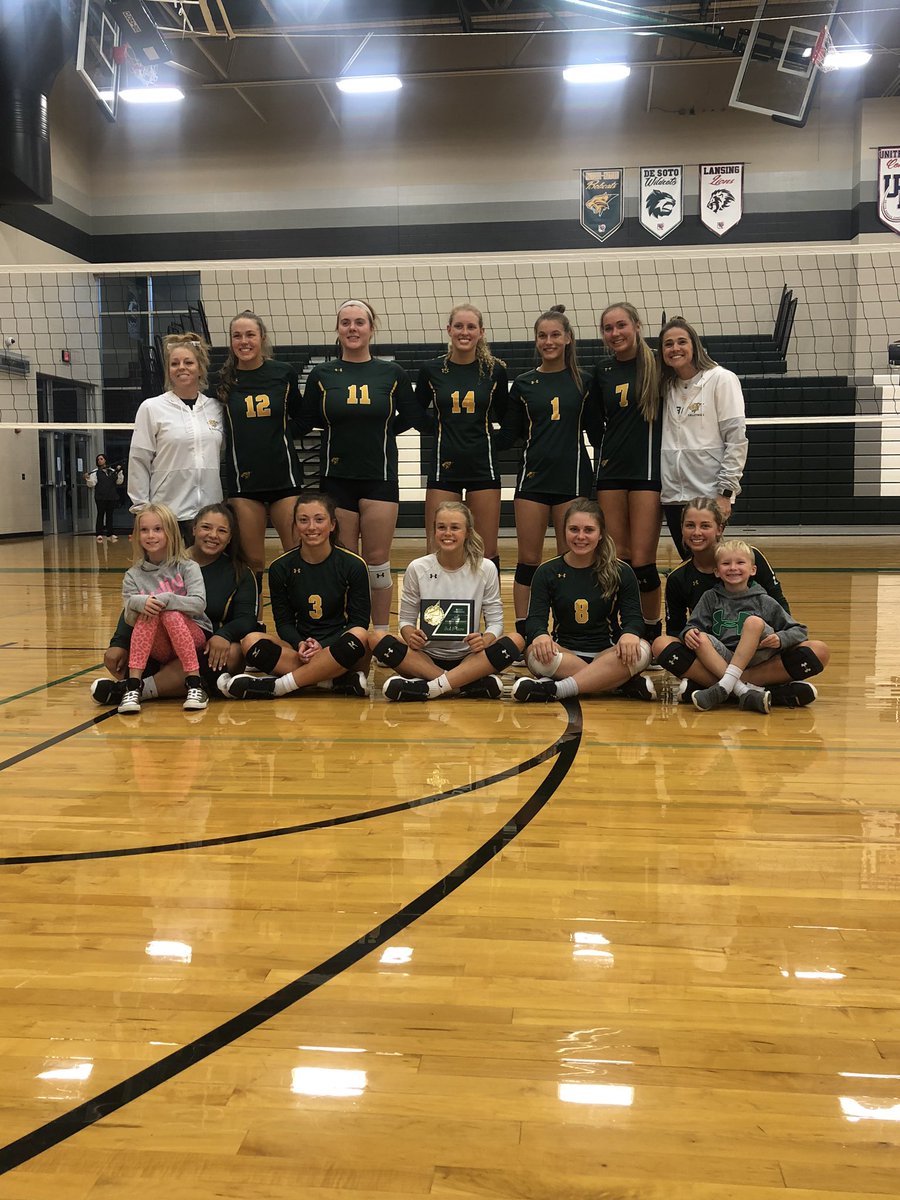 Varsity took 3rd!!! Finished the day 4-1 defeating Topeka Hayden, Desoto, Eudora and Tonganoxie. #keeponrolling #thevisionisclear #morehardware #proud 💚💛