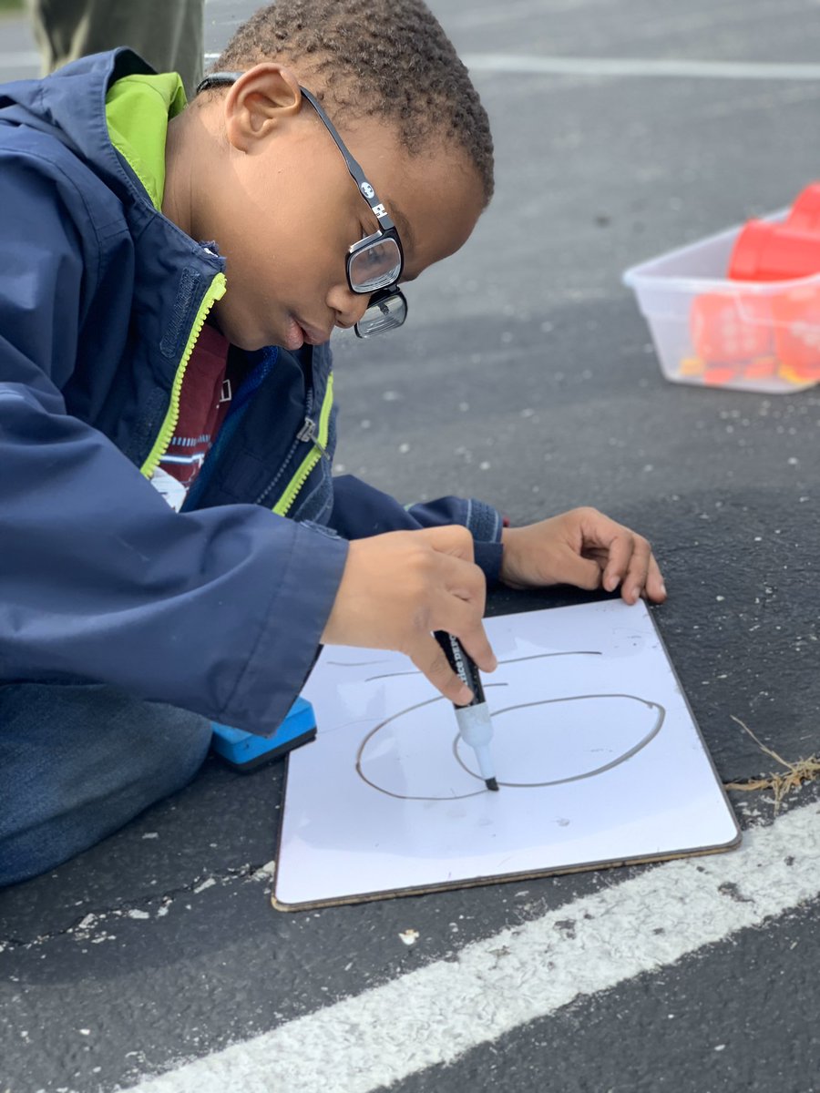 RobertaKruszew2's tweet photo. Math outside is so much fun! #NTDSEmpowers https://t.co/HyD8KDXSgc
