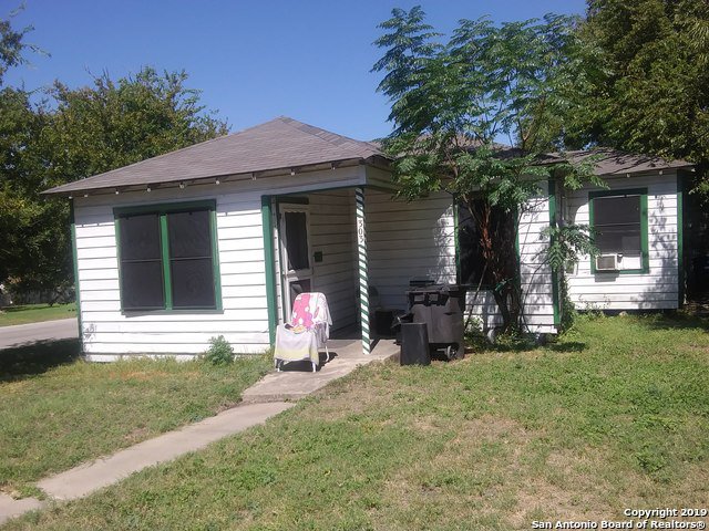 RealtyExecSA's tweet image. Bruce Wedell would love to show you the #listing at 303 Coleman St #SanAntonio #TX  #realestate tour.circlepix.com/home/8PDQLM