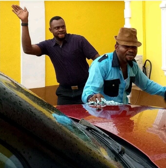 Fishlazo_'s tweet image. #MTCKnockoutProject

When Tate Buti meets shilumbu in town: