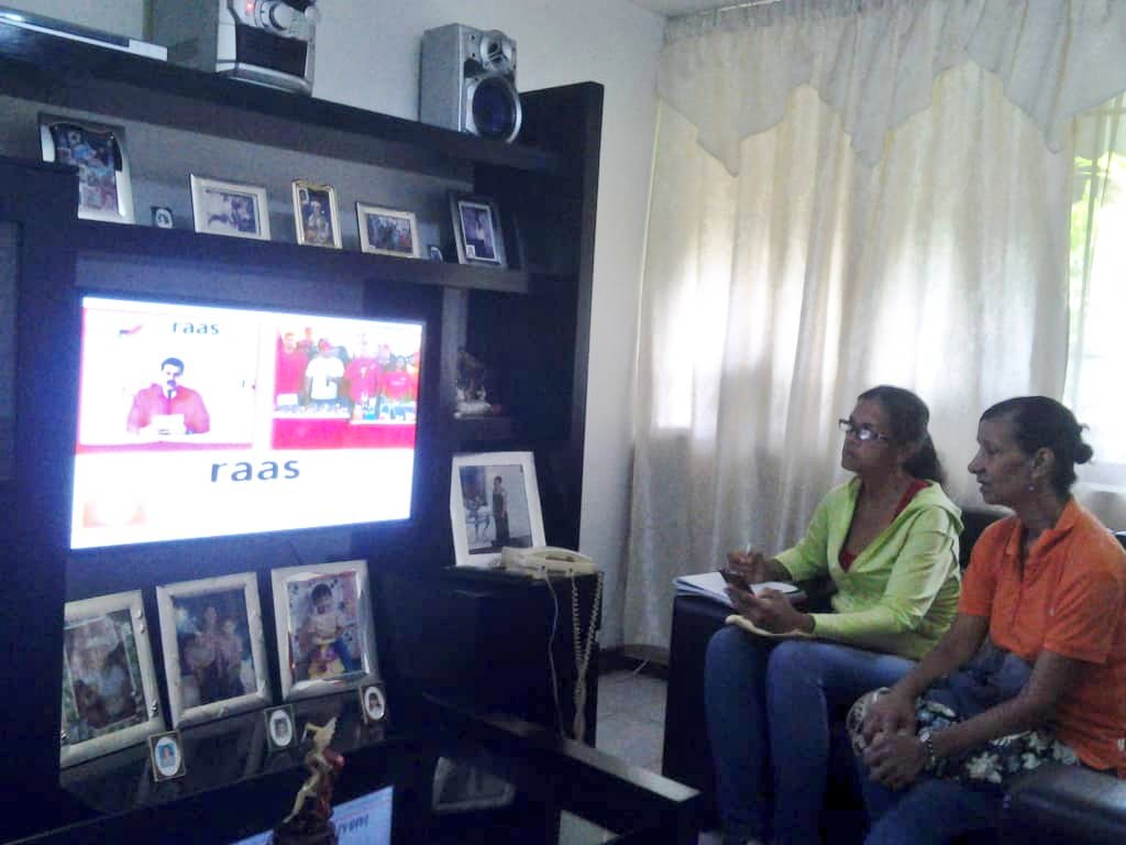 elizabdor1's tweet photo. #RAAS Así están las #UBCHs #IncesComercial #Mencanca1 #MiguelParra #Azulejos #YolandaMartinez con @ClapOficial entre otras atentos a @NicolasMaduro @PartidoPSUV @HectoRodriguez @luiscarPSUV @antonioborgeso1 @comuna27FyT y sus 24 Jefes de Comunidades y Jefes de Calles @psuvplaza https://t.co/45Dru8lbuw