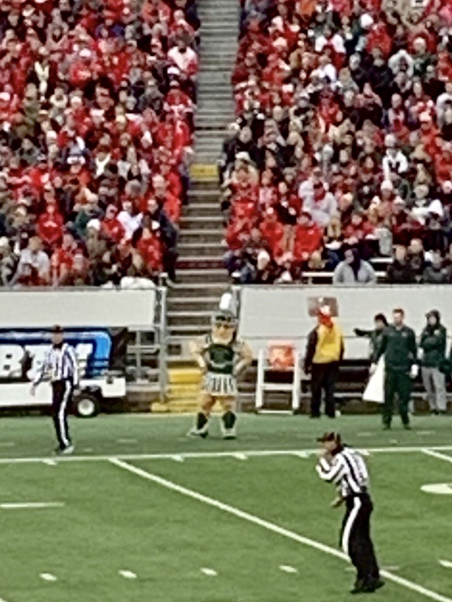 #Sparty soooo bored as ⁦@BadgerFootbal⁩l kicks ⁦<a href="/MSU_Football/">Michigan State Football</a>⁩ butt!! Woot!