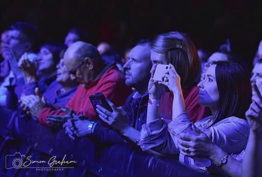 _robyngilliland's tweet photo. Caught in action 📸😝 #takingapic #ssearena #farmersbash https://t.co/AA7kCsZLYt