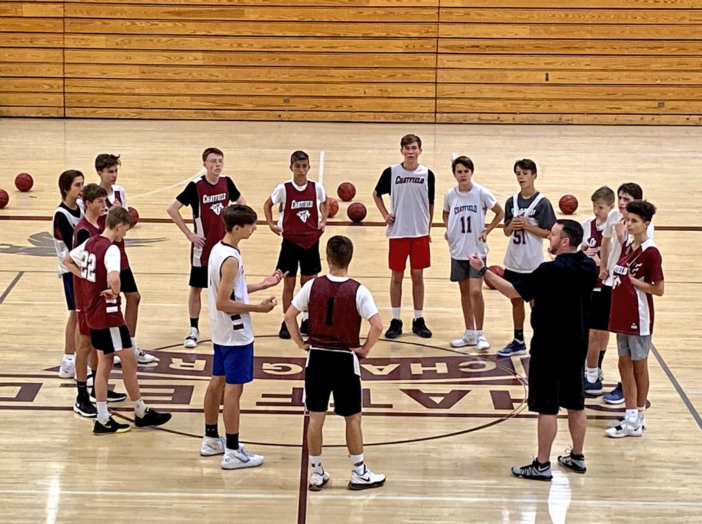 CoachBrotherton's tweet photo. Thank you to @coachbue and @ChatfieldHoops for opening your gym to us, as well for the effort from your players! We appreciated the hospitality! I'm a fan of your program! Good Luck this season!
#GrowTheGame🏀
#DynamicCoachingTools https://t.co/7MPiJ5EKTM