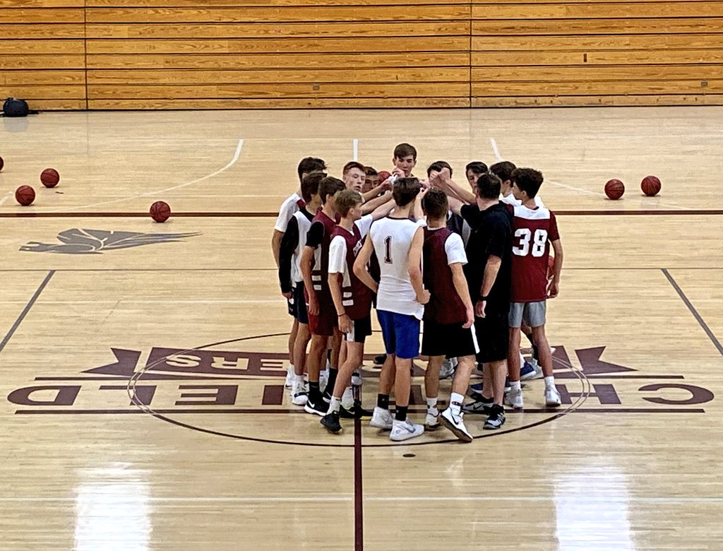 CoachBrotherton's tweet photo. Thank you to @coachbue and @ChatfieldHoops for opening your gym to us, as well for the effort from your players! We appreciated the hospitality! I'm a fan of your program! Good Luck this season!
#GrowTheGame🏀
#DynamicCoachingTools https://t.co/7MPiJ5EKTM