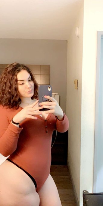 hi im bex 😚 https://t.co/qRb0QuLjjn